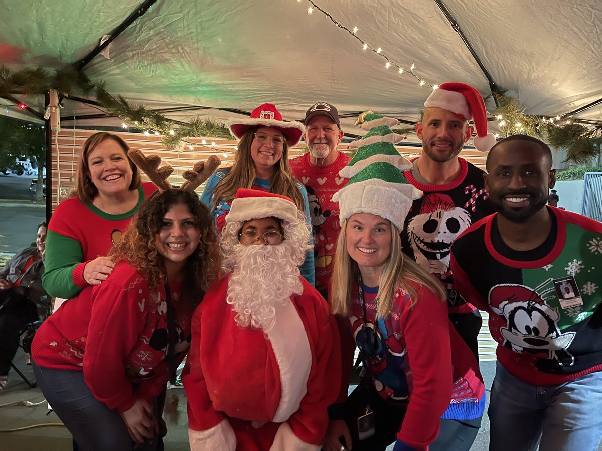 Dr_Barile's tweet photo. Our Admin Team @cen10huskies Winterfest with our favorite Santa 🎄🎄🎄 #Cen10
@Michelle__Usher @cen10athletics @DJ_Innov8 @CharVega_AP https://t.co/nxZbUniJxq