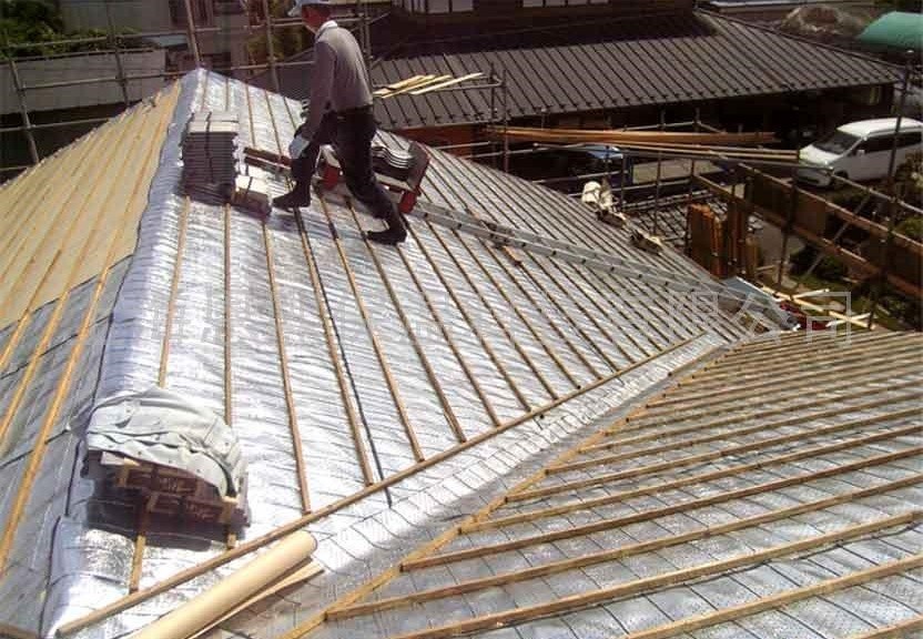 HudaMahmud79's tweet photo. Kadang bila tengok orang buat rumah atau renovate rumah &amp; tiba bahagian pasang bumbung tak nampak ada aluminium sisalation/insulation ni rasa, "ala..apasal tak ada?"

Panas nanti rumah tu. Lagi-lagi kalau guna bumbung metal deck. https://t.co/lyjZFB5LPp
