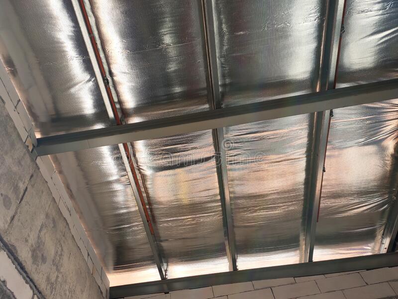 HudaMahmud79's tweet photo. Kadang bila tengok orang buat rumah atau renovate rumah &amp; tiba bahagian pasang bumbung tak nampak ada aluminium sisalation/insulation ni rasa, "ala..apasal tak ada?"

Panas nanti rumah tu. Lagi-lagi kalau guna bumbung metal deck. https://t.co/lyjZFB5LPp