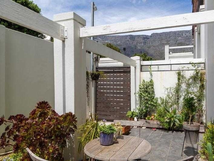 cape_waterfront's tweet photo. Keep.your feet on Terra Firma with new release 2 bed 1 bath flat on the ground floor of uber trendy Wembley Square, Gardens, Aircon,gym, pool,   Bosch oven and patio  R2 990 000
Call Alison Eastwood +27 83 462 9044 @GardensCentre @WembleySquare @CapeTownEtc https://t.co/cnoIFDXbdx