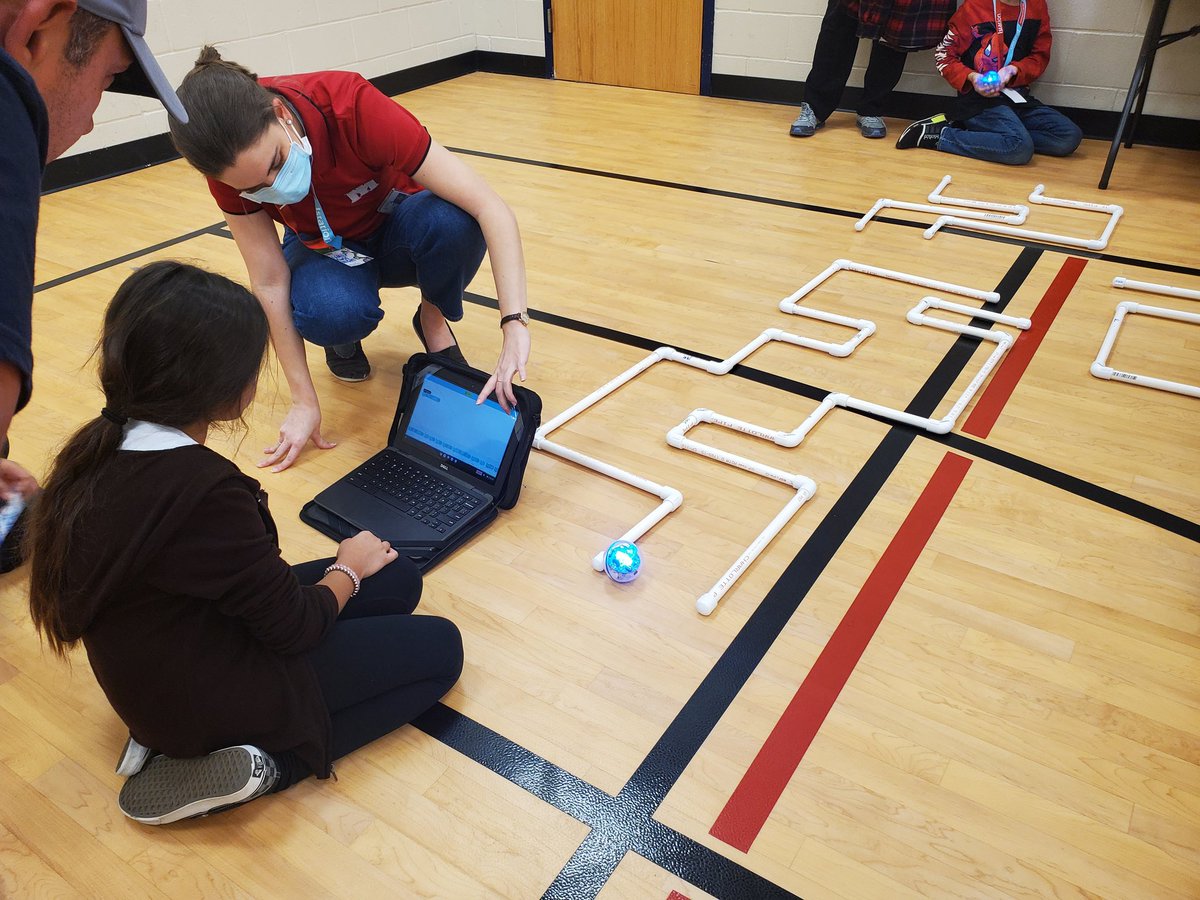 MischMindset's tweet photo. The 1st ever #castleberryisd Family Code Night was a huge success. #castleberrycodes @MrsBalster @kelsoek @cmconders https://t.co/Fbgpl4TUA9
