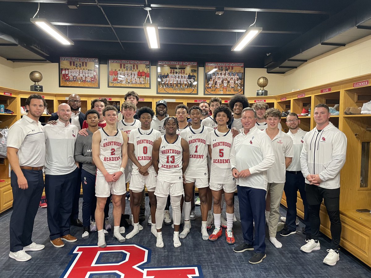 theBAhoops's tweet photo. Great win tonight vs defending state champ Goodpasture 58-41, loved having World Champion Ian Clark in the house supporting us #together #family #baeagles https://t.co/42xp0yIiem