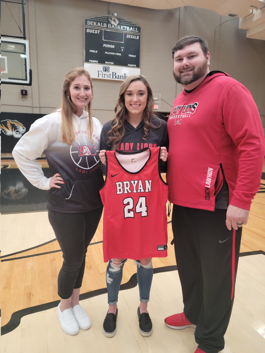JUCoachLawhon's tweet photo. Got ink to the paper βπ with now #22Signee @FerrellKadee from Dekalb County(TN) HS! So excited to have Kadee as the newest member of the #BryanFam! #WeOverMe #FamilyOn3 @BryanAthletics @bryan_wbb @alexmmcintosh14 https://t.co/43ur3CncrC