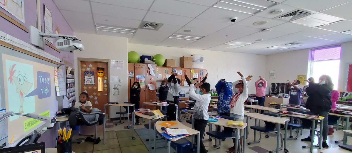 SraChupnick's tweet photo. Ms. Wiggins's Gr4 class @LyonsMill played Verdad o Falso to connect skills learned in @BCPS_ELA with character traits learned in Spanish! #LanguageIsLiteracy @OWLteamBCPS @BaltCoPS @BcpsPassport #VIVAPassport @BCPS_Sup @bcpstv #CrossCurricularLessons https://t.co/YJdBRTW5mP
