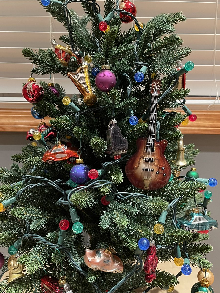 MusicFan_33's tweet photo. Decorated the mini faux tree with instrument and vintage car ornaments this year…🎄 https://t.co/suf4chj8w5