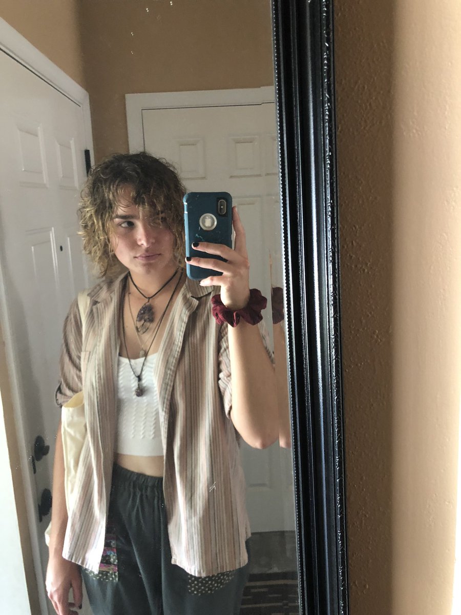 allyclague's tweet photo. these photos of myself make me :) <3 :) <3 :)) <3<3 :)) <333 https://t.co/2sw45cGmlv