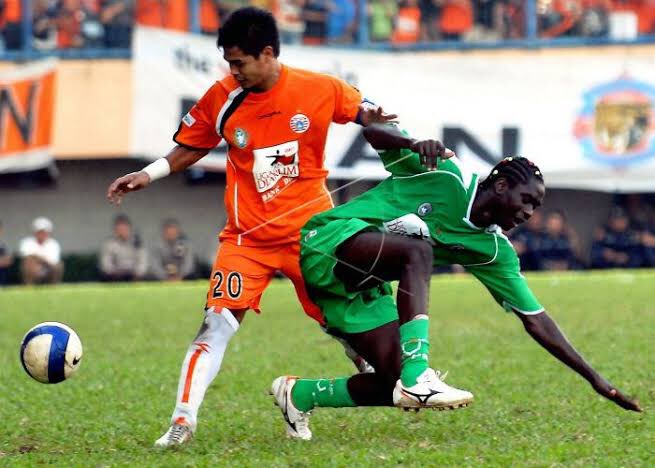 SPONSOR ROKOK DALAM SEPAKBOLA INDONESIA

~Sebuah Utas~
Diolah dari berbagai sumber.
