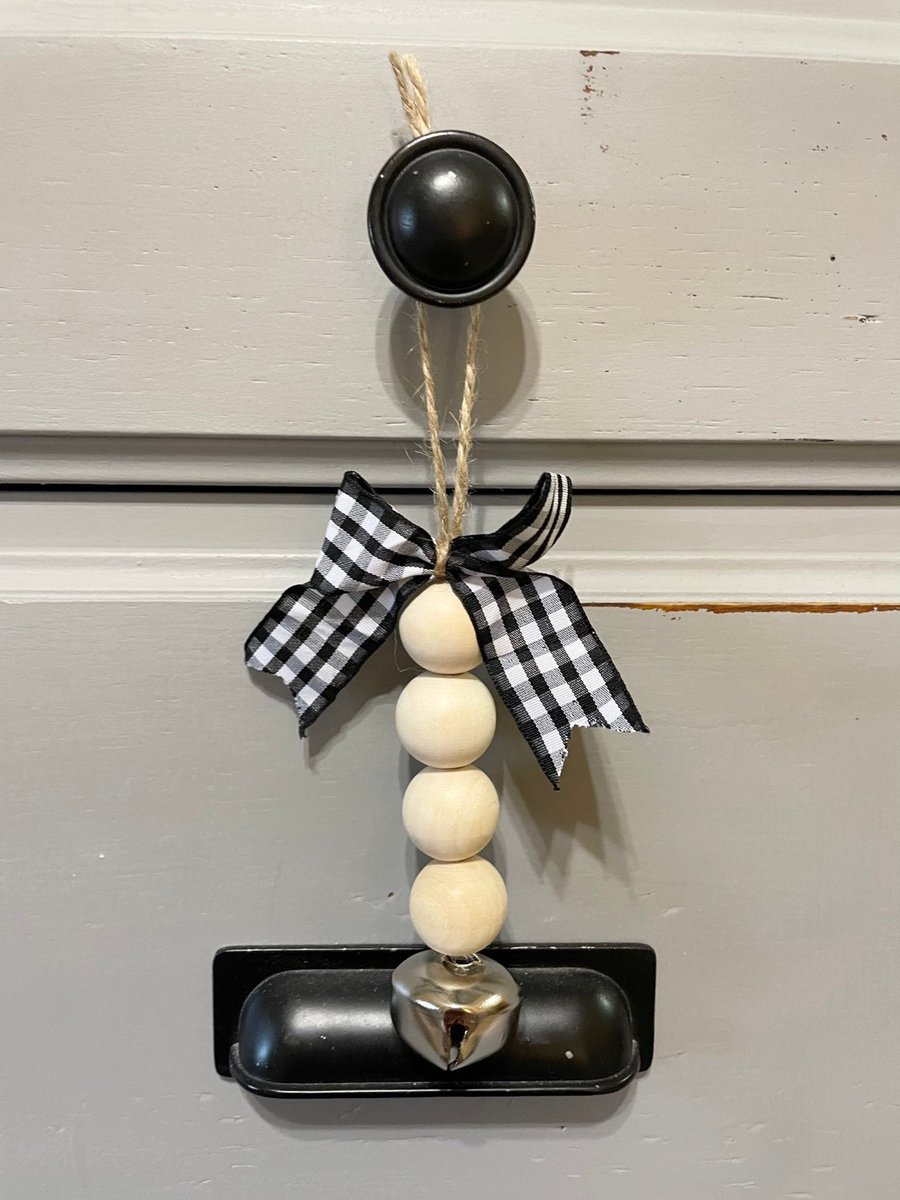 ThreeSheepShack's tweet photo. New item in our Etsy shop: Jingle Bell Wood Bead Ornament with Buffalo Check Bow🤍🖤 https://t.co/znzyWKbsoI https://t.co/GaCNubrKZL
