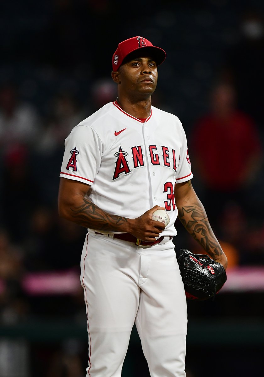 BRWalkoff's tweet photo. Raisel Iglesias is "closing in" on a four-year deal with the Angels, per @Ken_Rosenthal https://t.co/seBKqST7pw
