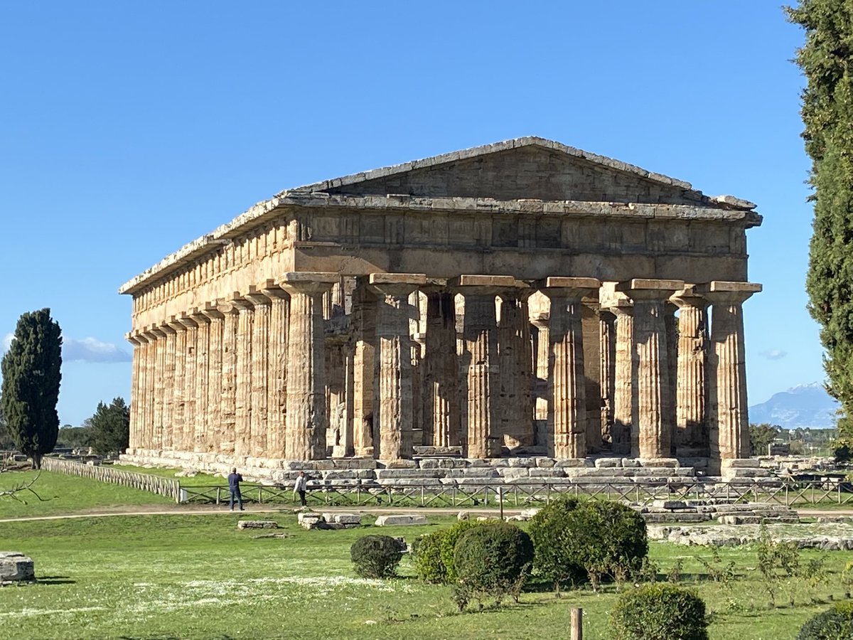 Italia on täynnä #unesconmaailmanperintökohteita tämä #paestum on todella upea🤩