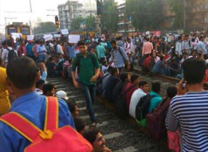 smarty_uttam's tweet photo. @khansirpatna #JusticeForRailwayStudent https://t.co/skUXSQwdjV