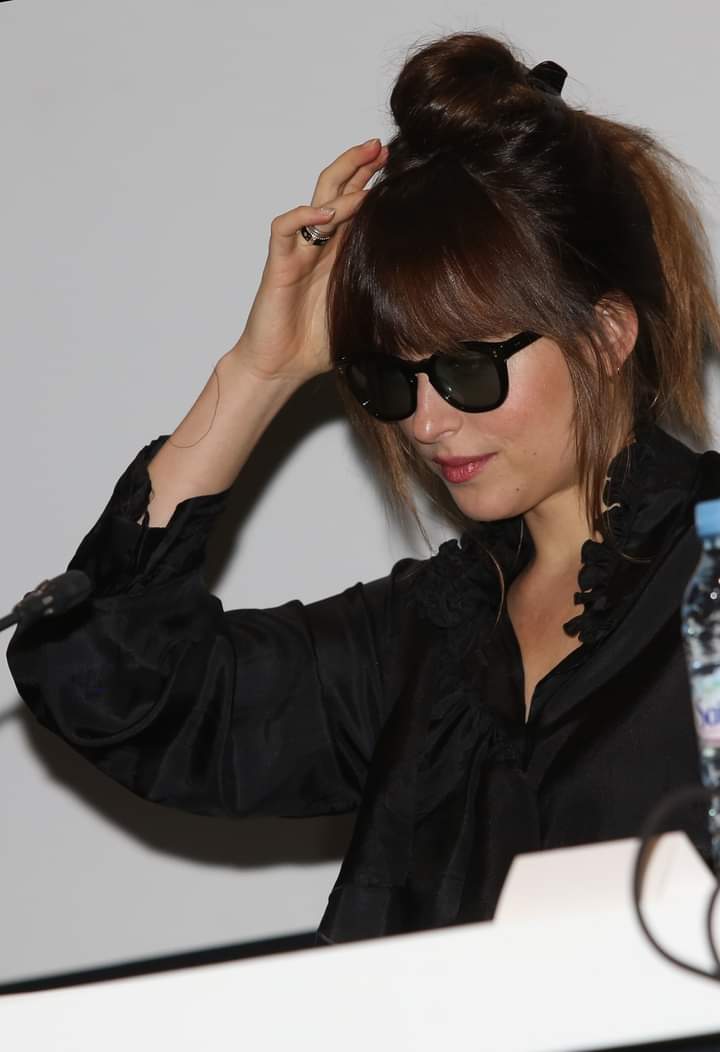 loydakoholic's tweet photo. #tbt 3 anos que Dakota foi na  Press Conference do Marrakech Film Festival, em 01.12.2018. linda sempre!!!
#DakotaJohnson #FIFM2018😍❤️❤️ https://t.co/xW70IcGklG