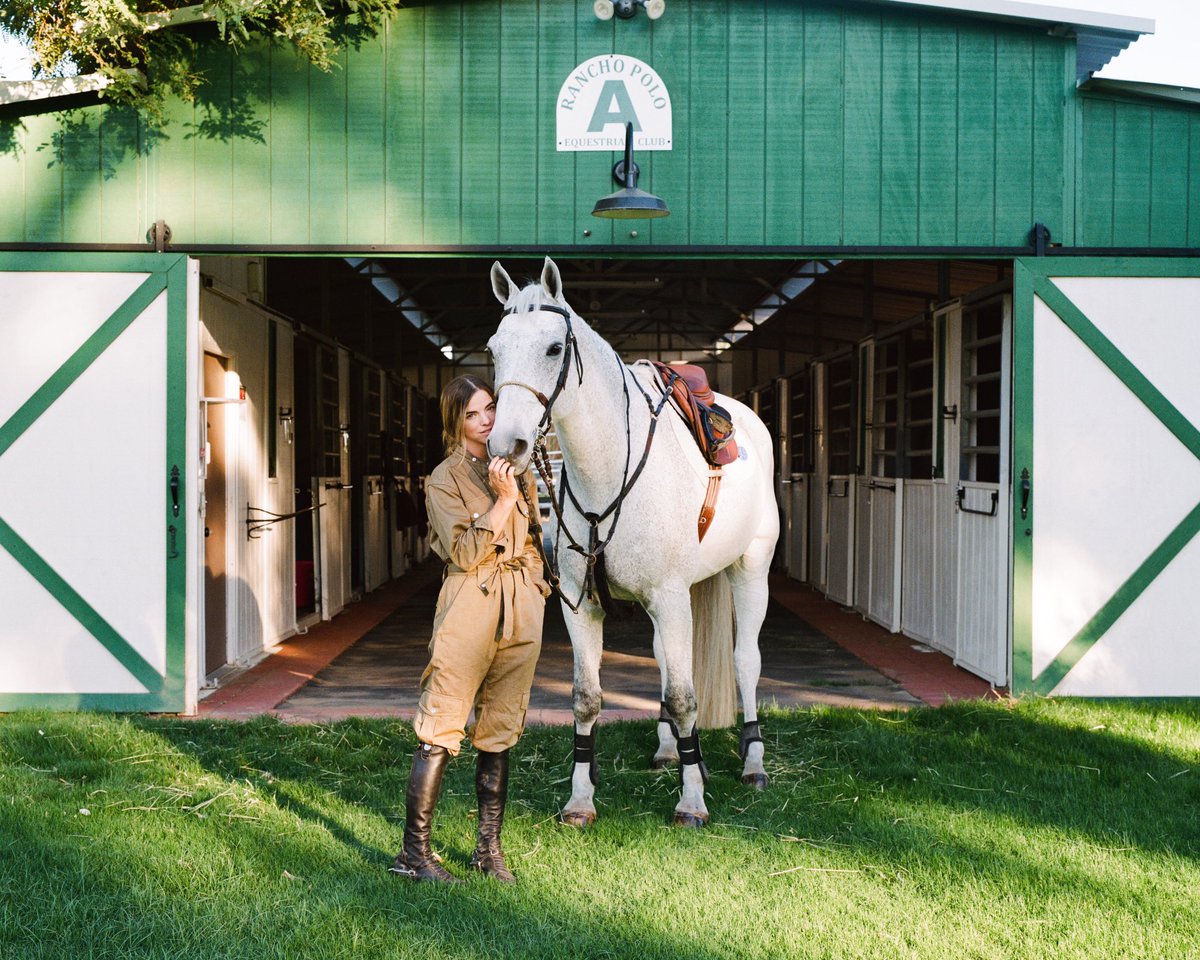 nickspruck's tweet photo. Francie and her show horse. #pentax67 #portra400 #mediumformat #6x7 https://t.co/5nH000OpmP