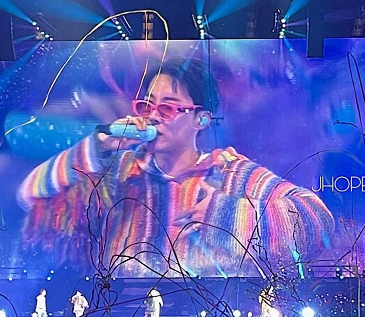 Jhopeflorals's tweet photo. #JoJoAskBTS  #Tojhope please please ask him about the mixtape Hopeworld 2 ,he told he was working on it so ask him how it's going? We fans are eagerly waiting for his new release!!🥺🥺💜💜💜💜 https://t.co/o7cezZo0DP
