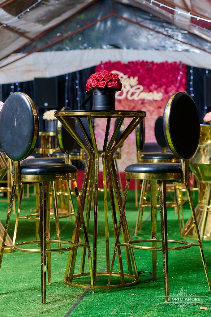 FioriDamore_zw's tweet photo. The Fiori Damore RoseWall will dramatically enhance your photo...
#floristharare #flowershop #roses #rosewall #photoshoot #outdoorphotoshoot #events #corporateevents #backgroundsmatter #beautifulbackground #fioridamore #zimboflowers #kedezember #asibehappy #christmasishere https://t.co/ErkV95P0OU