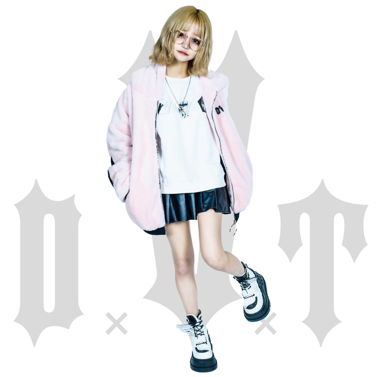 DVT_official's tweet photo. 【news】https://t.co/xTYg0bmC8E

本日21:00より

DVT newitem
「血盟｣

ミドル丈バイカラー裏毛TOPS

・フロントブラック
・フロントホワイト

フリーサイズ

¥9000+tax https://t.co/rHlaMskooF