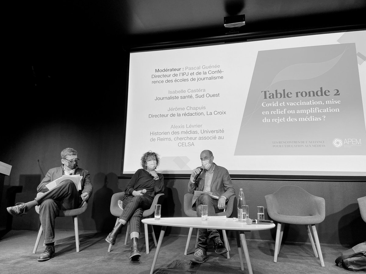 Maelle_HO's tweet photo. Rencontres de l’@APEMedias : #Covid et vaccination, mise en relief ou amplification du rejet des #médias ?« Bien que la proximité avec nos lecteurs soit essentielle chez @sudouest ou @LaCroix, la pression des publics sur les rédactions s’est amplifiée durant la crise sanitaire. » https://t.co/kNX94KSZ2Z