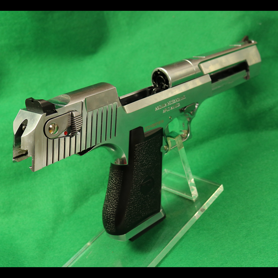 TakeshiHirayam6's tweet photo. ガスブローバック AW / CYBERGUN DEERT EAGLE.50AE シルバー🤗 ピカピカビカビカな銀！それはクール！　そしてフルストローク！　#Airsoft #AWCUSTOM #CYBERGUN #DesertEagle50AE #GasBlowback https://t.co/BNoMeA4DYb