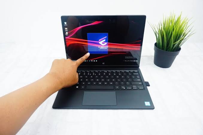 RiseDigitalSoln's tweet photo. Happy festive ssn Guys 🎄
Check this machine 👇
Dell Latitude 7275 | Intel® Core™ M5-6Y54 | 2.70 GHz | 8GB RAM | 💾 256GB SSD | Intel HD Graphics | 📺12,5″ Inch @41k
Call 0720 439520 ☎️
#WomenAndTransportConf Miguna Miguna Pandora #WorldAIDSDay2021 #Muturithe5th #RamogiTV https://t.co/5ywVTsNcCP