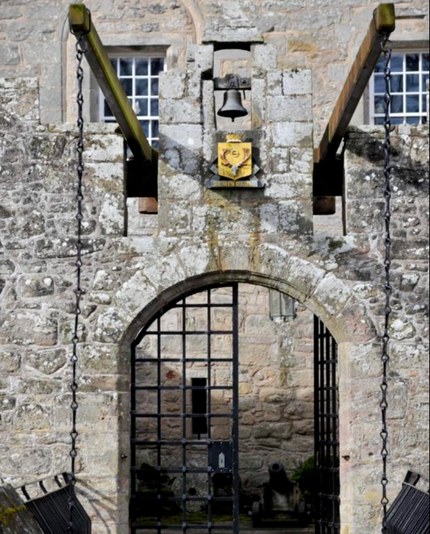 This fortification founded by William the Lion in 1179 was sited to command the ford over the river Nairn near the sea. That castle has since vanished without a trace.

 #castle #travel #scotland #uk #unitedkingdom