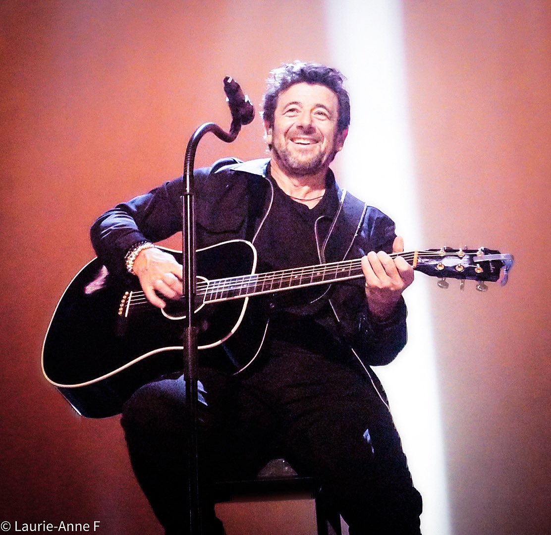 Laurie_AnneF's tweet photo. Sur le #retour j’ai croisé le regard d’un gamin plutôt fier de s'voir plus grand qu'hier, alors on continue d’écrire l’histoire de ce cahier gris @PatrickBruel 

À très vite #patrickbruel @14leclub 

#photo @Laurie_AnneF https://t.co/Lc9oTWILw6