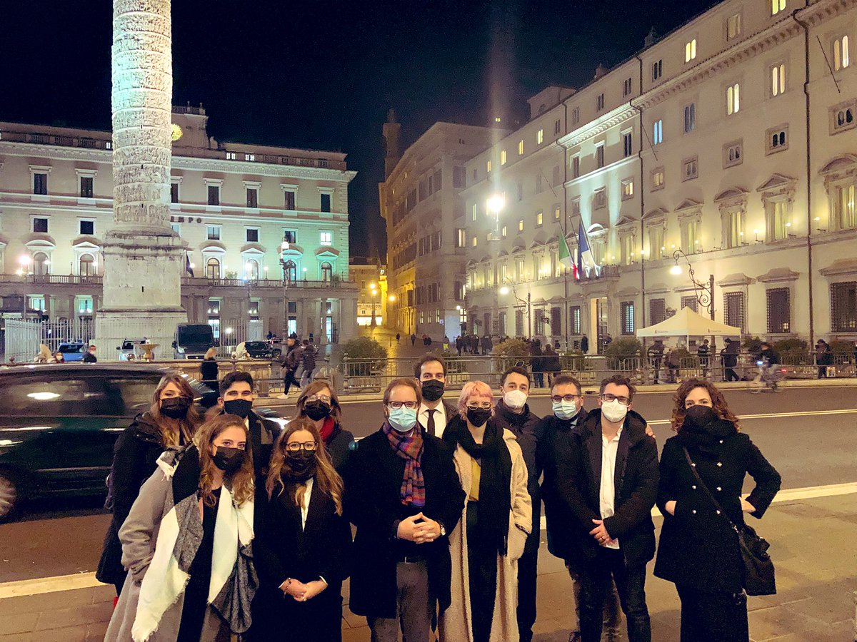 you_trend's tweet photo. Roma, finalmente! Insieme ai ragazzi vincitori di #ED21 (e di #ED20) è iniziato il nostro viaggio nella Capitale.
Incontri con istituzioni, partiti, agenzie ed esperti di comunicazione politica. Ieri sera la prima, prestigiosa tappa: Palazzo Chigi!
#ED2021Roma https://t.co/SJSD8oPnP9