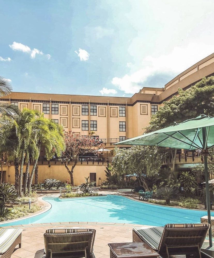 Happiness is enjoying a sunny pool on a weekday ☀️💯

Happy December !