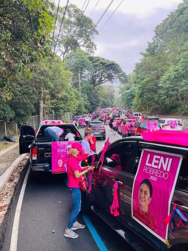 bluevill's tweet photo. PINK VOLUNTEERISM https://t.co/yHAqnj4aMT