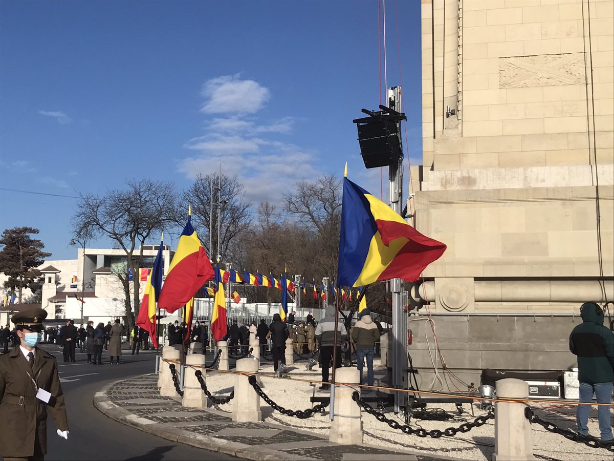laurenceauer's tweet photo. La mulți ani, România! Tous mes vœux pour la fête nationale à toutes les Roumaines et tous les Roumains 🇷🇴 🇫🇷 103 ans d’amitié entre nos deux pays et une destin européen commun #partenariatstratégique #arculdetriumf @ArcDeTriomphe @MAERomania https://t.co/o7BOlJ2ghI