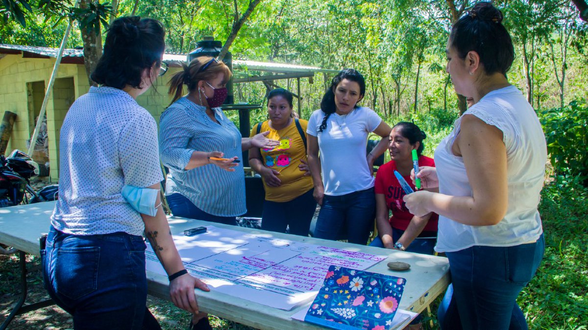 Artisanal and small-scale mining dialogues with women miners and community members at the Minas y Cuevas site in Macuelizo, Honduras.