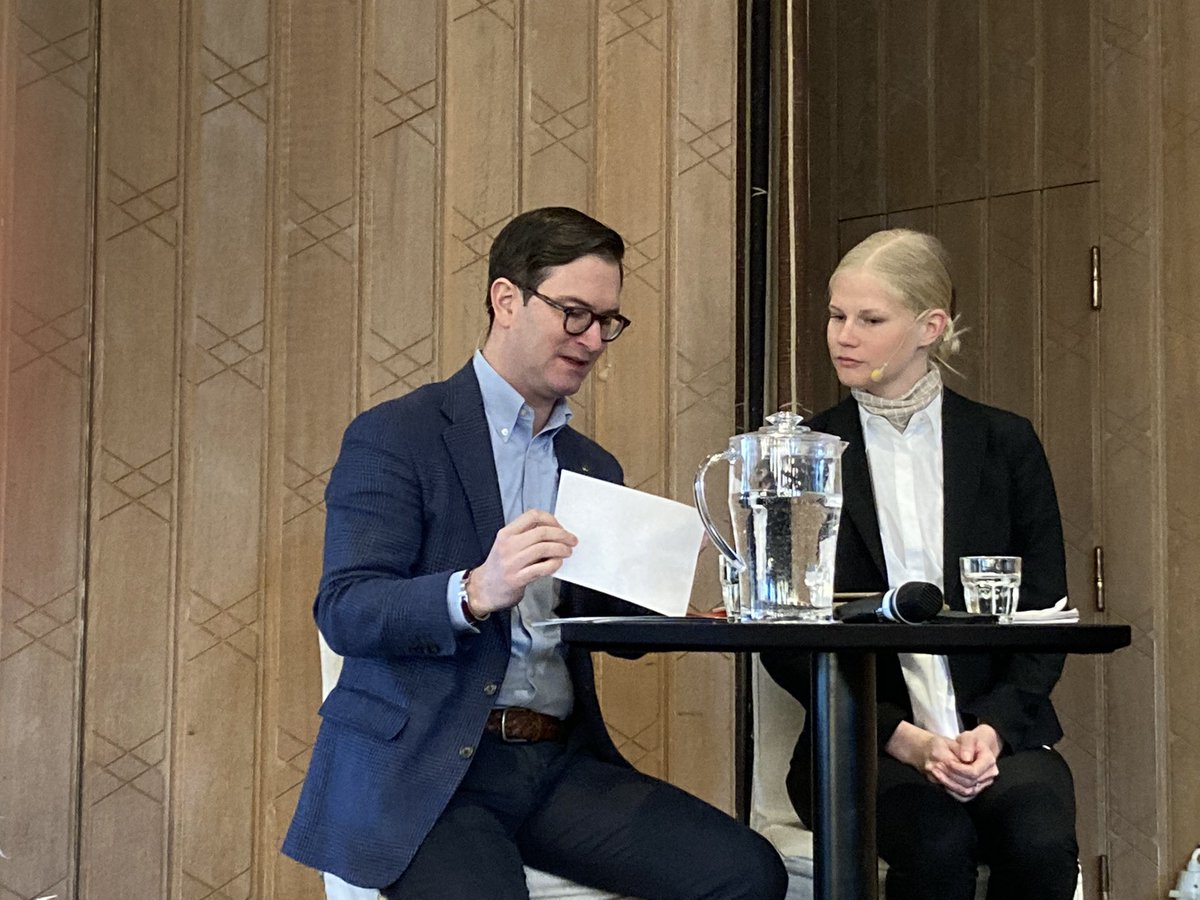 SOFF_SE's tweet photo. Försvarsföretagsdagarna tar dag 2 upp kompetensförsörjning - hur försvarsfamiljen attraherar fler till sektorn. Moderatorerna Henrik Hedberg (FMV) & Hanna Olofsson (SOFF) förbereder samtalet. #paffd https://t.co/7FzwzsdDk2