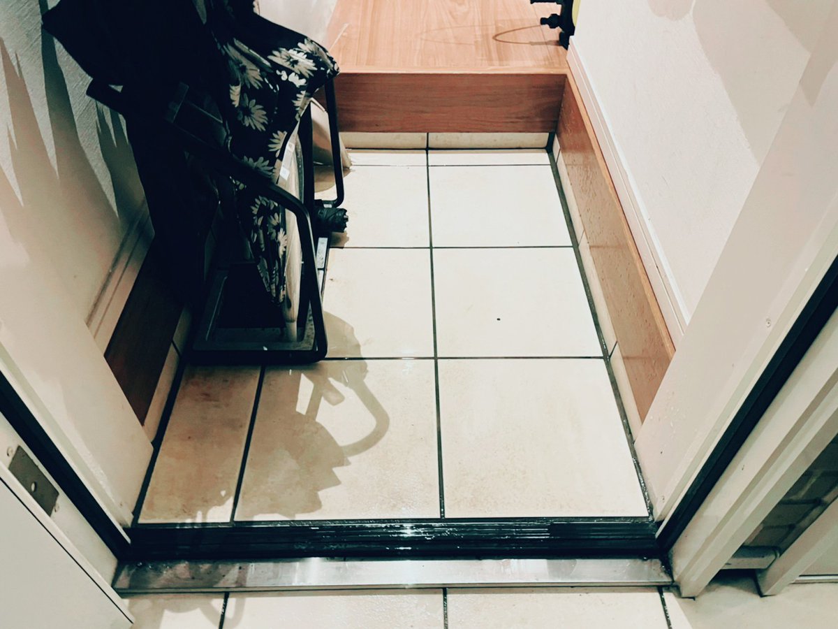 ysshare's tweet image. 昨日は管理替えの物件の清掃に。ここまで汚いとは💦特に建物内の床！！よくここまで汚して管理してるって😭しかもよく住んでるよね。明日もきれいにしにいきます。きれいにして新しい入居者迎えて満室にするぞぉ～

#シェアハウス