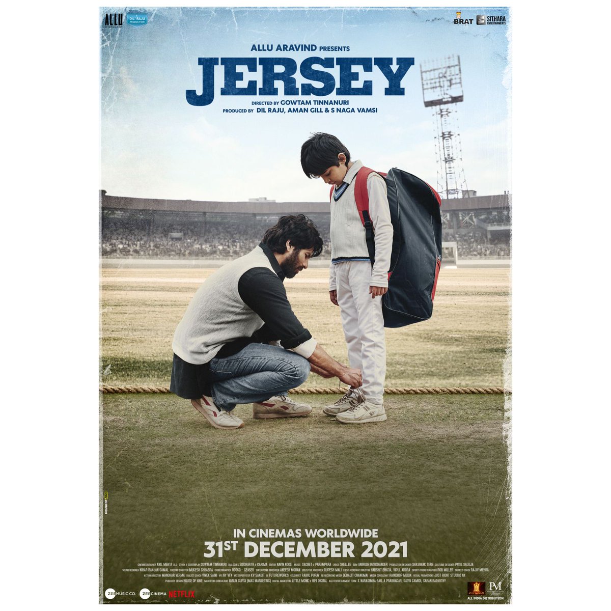 taran_adarsh's tweet photo. SHAHID KAPOOR: 'JERSEY' NEW POSTER... #NewPoster of#Jersey, starring #ShahidKapoor, #MrunalThakur and #PankajKapur... Directed by #GowtamTinnanuri... Presented by #AlluAravind... Produced by #DilRaju, #SNagaVamsi and #AmanGill... 31 Dec 2021 release. https://t.co/q5Aykj9p6x