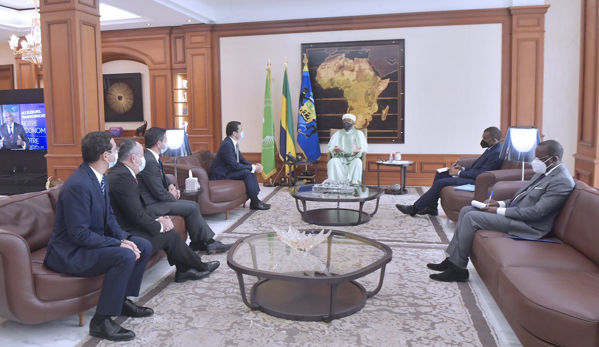 Après mon entretien avec #Perenco le 26/11, j'ai échangé ce 30/11 novembre avec le directeur Afrique de <a href="/TotalEnergies/">TotalEnergies</a>, M. Henri Max Ndong Nzué.  
Le #Gabon entend consolider son secteur pétrolier, tout en développant de nouveaux projets dans le gaz et les énergies renouvelables.