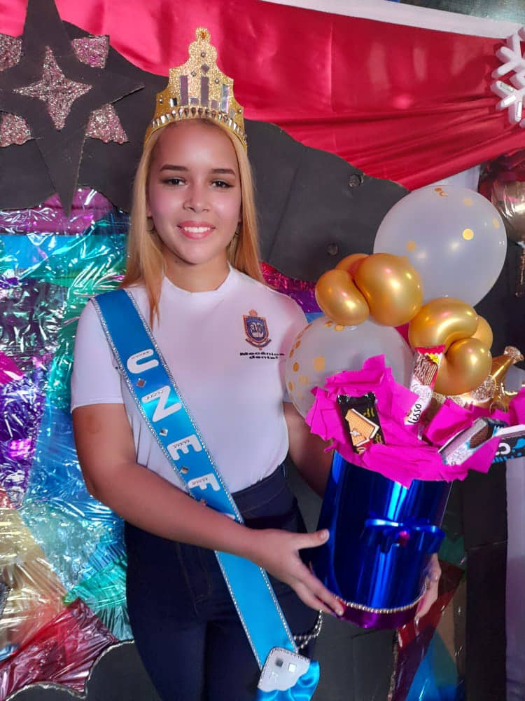 deltaunefa's tweet photo. ¡Tenemos Madrina! Leidy Philips, 17 años de edad, estudiante del 2do semestre de Mecánica Dental electa por los estudiantes #UNEFA

#UnefaExcelenciaEducativa @unefa_ven #tucupita #DeltaAmacuro https://t.co/pHMIZJlano