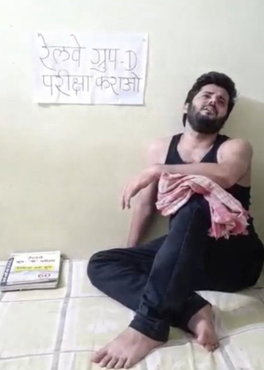 SandeepChau452's tweet photo. #JusticeForRailwayStudents https://t.co/LcBLC2T5zi