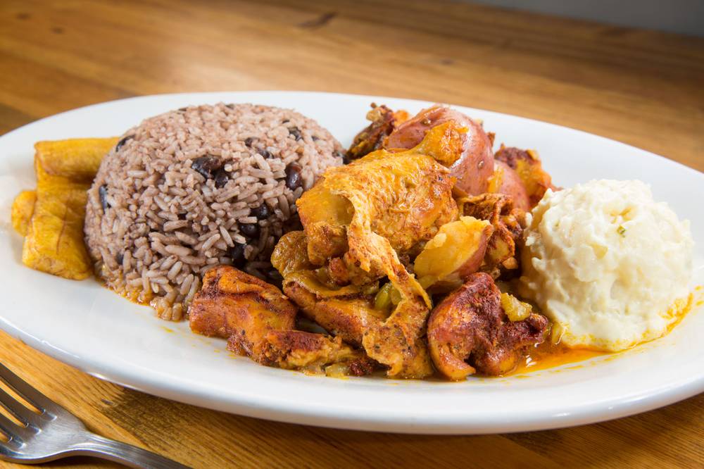 E5D_ZYNE's tweet photo. @NBAonTNT 

Chuck this is good belizean food. https://t.co/CDg3KKhX7O