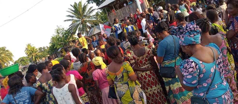 BillyKambale1's tweet photo. Le tandem Rémy-Junior de la FNJ de l’UNC poursuit sa longue marche sur la Tshopo. Hier c’était l’étape du territoire d’Isangi à plus de 400 km de Kisangani.
Notre détermination à faire flotter le rouge blanc dans les coins et recoins est sans appel.
Focus sur l’objectif. https://t.co/ZchOXGkoo2
