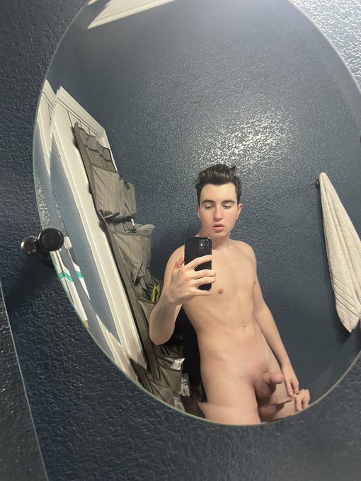 Someone come fuck me? 😉 https://t.co/g3BnWBojkQ