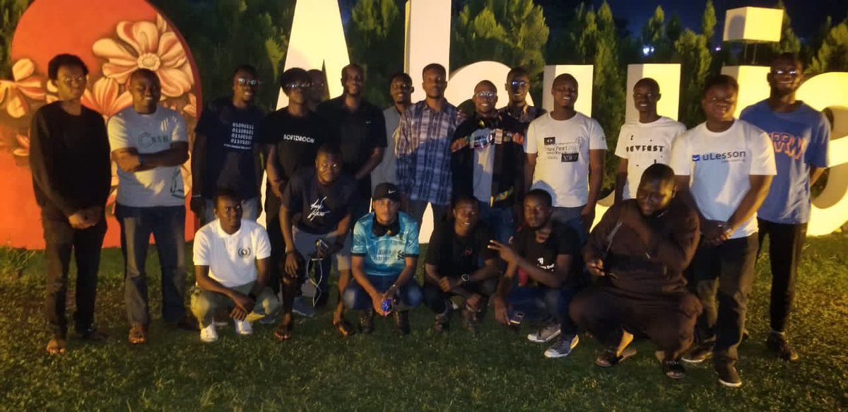 OtobongFP's tweet photo. I had an amazing time yesterday w/ amazing people from the Abuja Google Community. I've spent literally more time in PH &amp; just barely got to Abuja recently, but community just has a way of always keeping us connected.
Thanks to @aniediudo &amp; @auwalms  👊🏼
#DevFest2021 #GoogleSSA https://t.co/e7UtgTuOWT