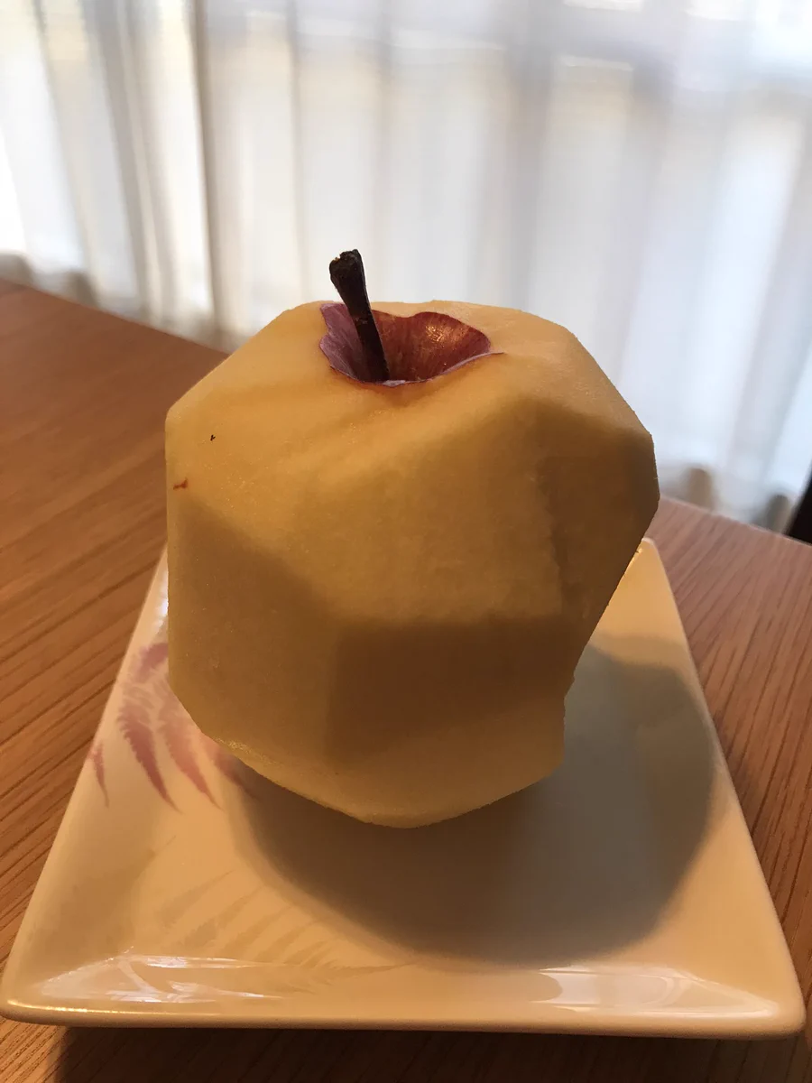 リンゴの皮むきが下手すぎて？初代バーチャファイターみたいになるwww