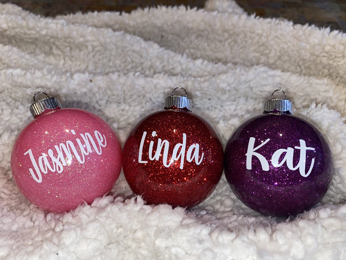 taravb431's tweet photo. Newest item added to my Etsy shop 🎄 
Personalize with any name/date/phrase 
DM for local pickup or click link in bio ✨ https://t.co/BmLmIGkdtE