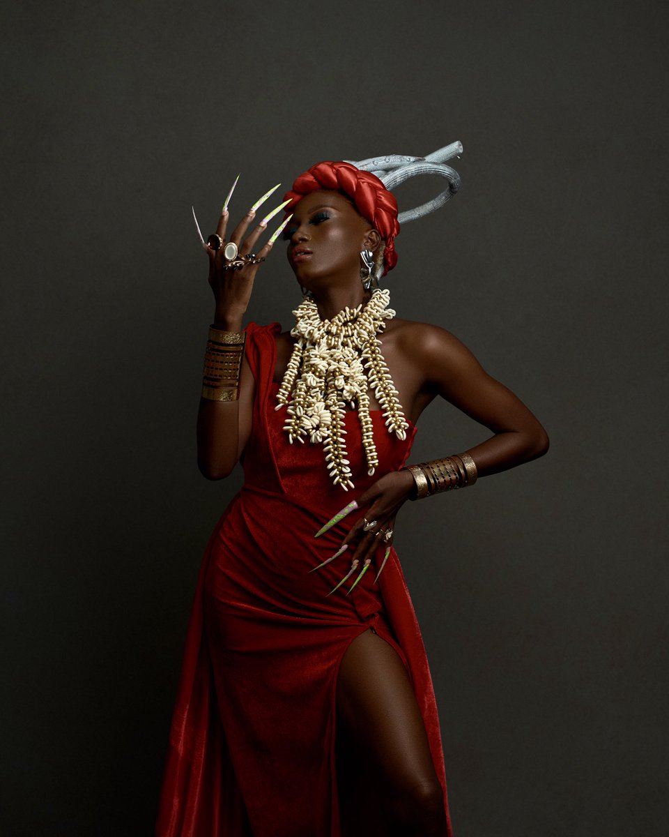 Vhickiey1's tweet photo. Styled by me,Neck Piece Hand Crafted by Me,Fotografa @icapturestdios , MUA: @munachibeauty https://t.co/F6cTPefMum