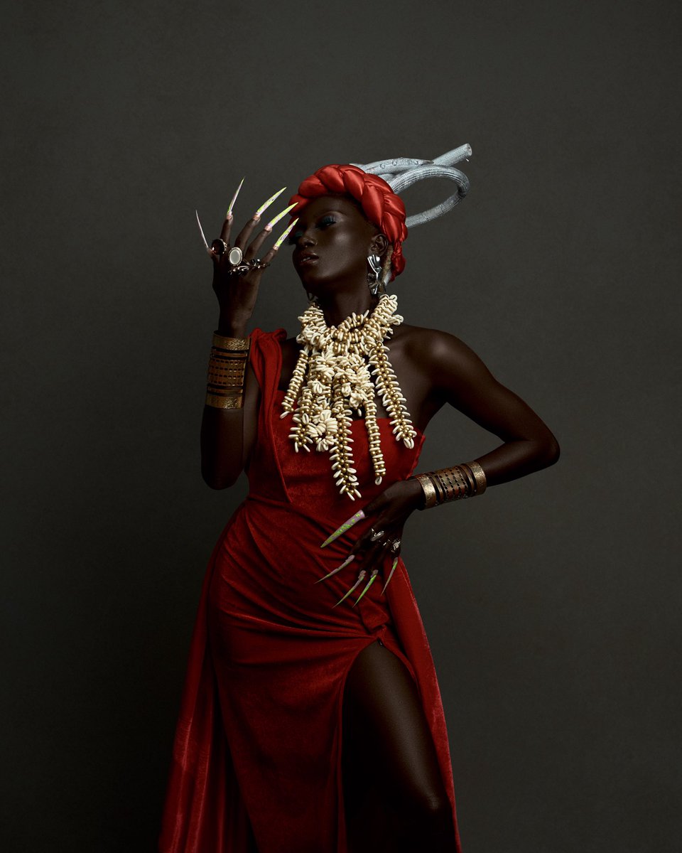 Vhickiey1's tweet photo. Styled by me,Neck Piece Hand Crafted by Me,Fotografa @icapturestdios , MUA: @munachibeauty https://t.co/F6cTPefMum