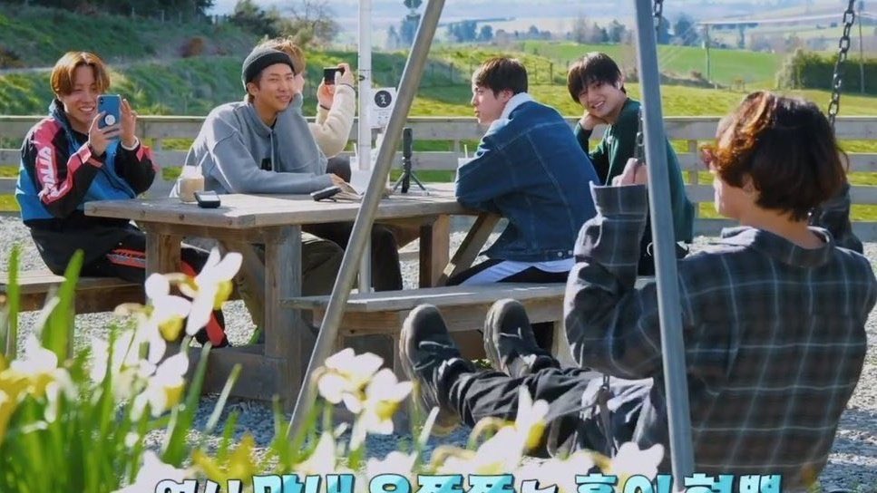 dreamjeons's tweet photo. jungkook: *exists*
the tannies : 🥺🥰☺️ https://t.co/Ujh7GirKjR