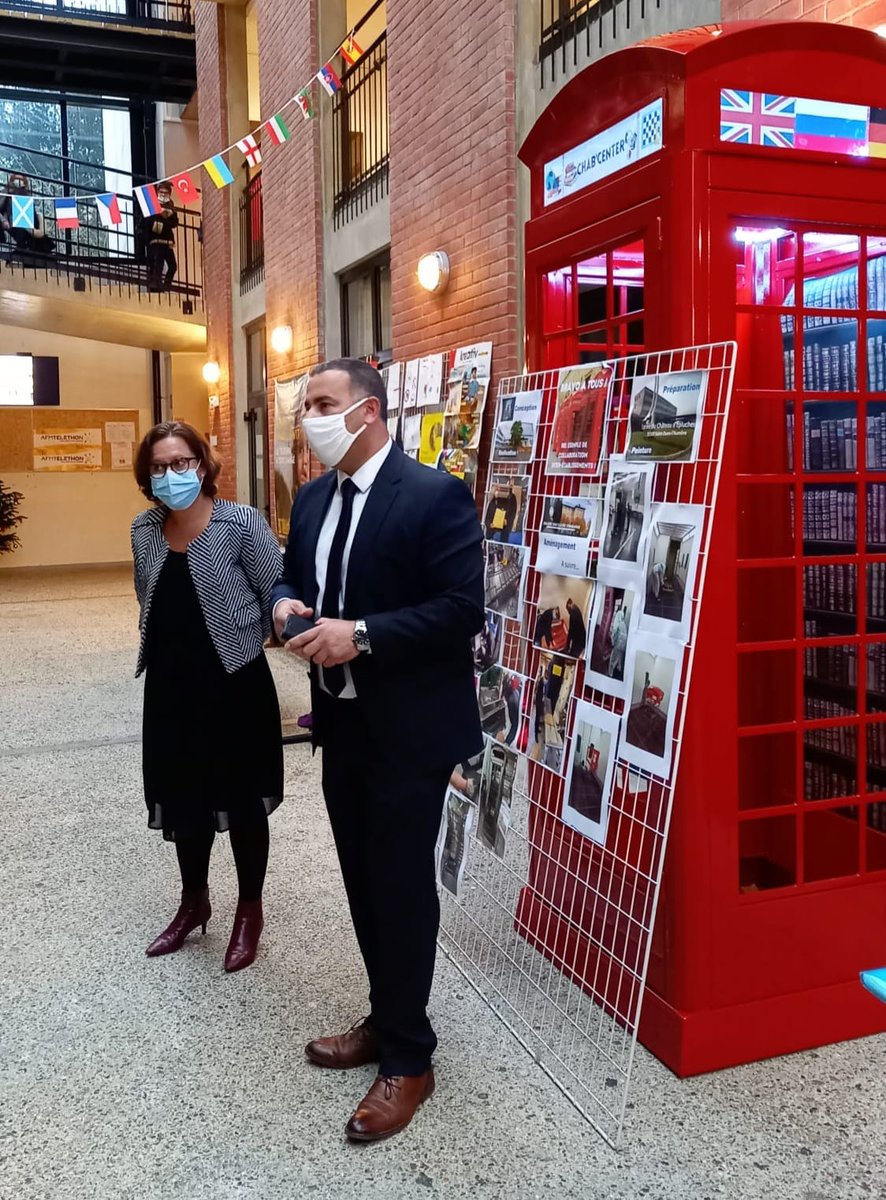 DareicV's tweet photo. Hier, au @ChabanneClg de Pontoise, un bel évènement célébrant les langues étrangères et l'ouverture sur le monde :
🔸️inauguration de la section internationale arabe
🔹️remise du label #Euroscol
Un projet de territoire ambitieux, des équipes et élèves investis. Bravo à tous ! https://t.co/oBgzcWYttK