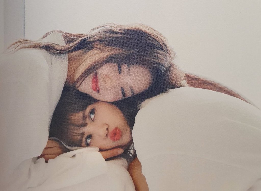 super_manoban's tweet photo. finally we got news about lisa from jisoo 🥰😭 thank you, best girl jisoo indeed https://t.co/mUblRVZ9tF