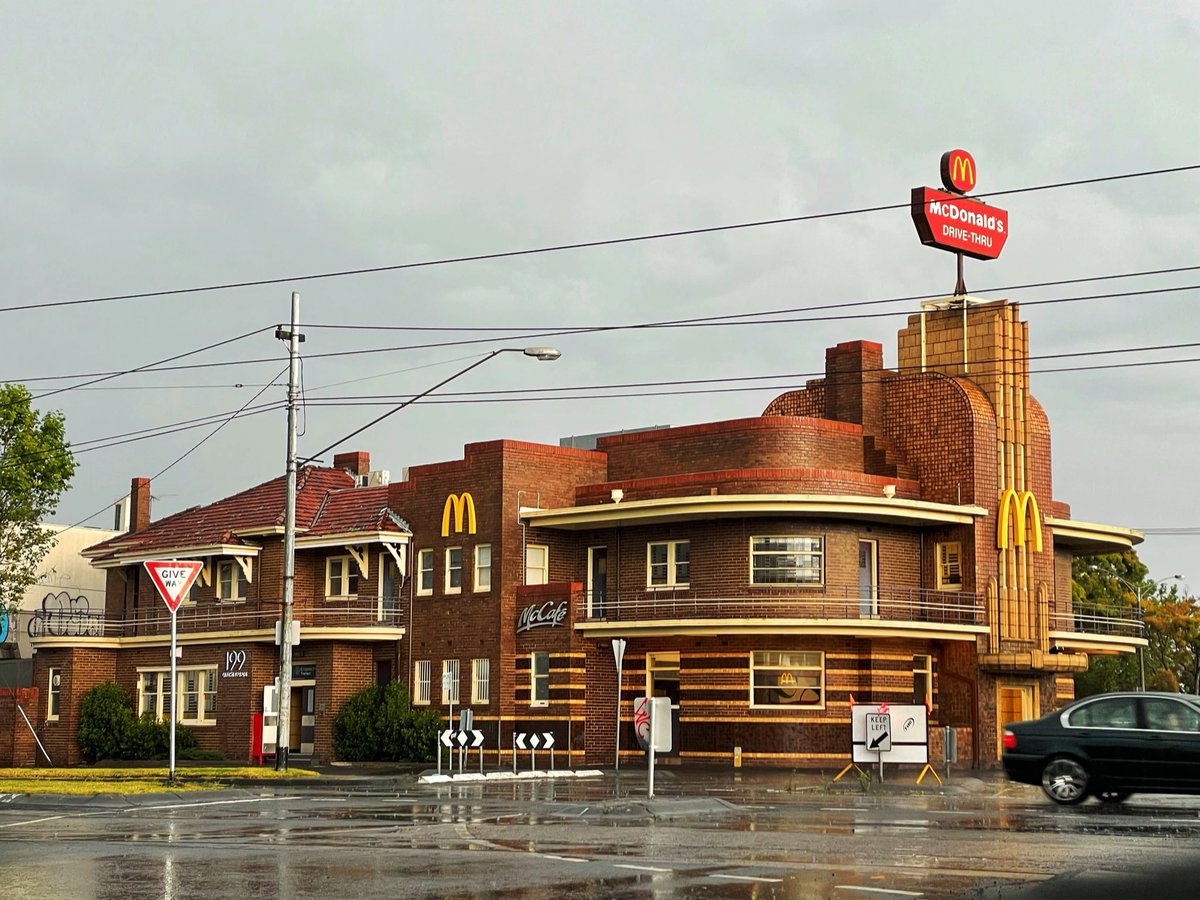 GryffSynth's tweet photo. wtf 

just found bioshock McDonald’s https://t.co/jXk3MRSoy9