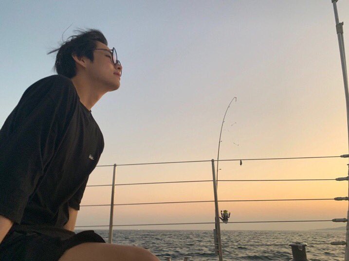 taesbelly's tweet photo. taehyungie's pics with the landscape is definitely my favorite concept 🐻 https://t.co/gfJhvr9Ivk