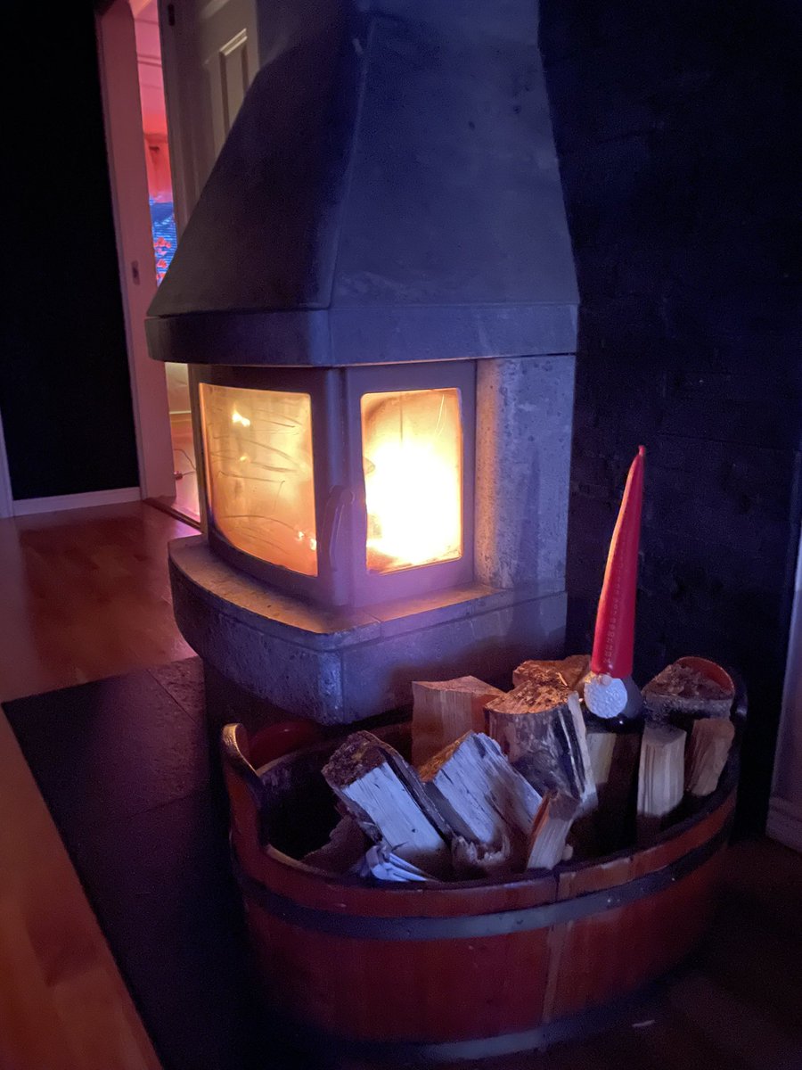 ElisabetEngberg's tweet photo. Första december och vintermånaden gjorde entré på bästa sätt med en kall, minus 9 -gradig frostig morgon och sol i sikte. Även ny fotoutmaning på gång. #Slutet på året börjar helt klart bra, bara snön som fattas nu. Så önskar en fin december till er alla ❄️
#julpåminplanet https://t.co/1laj8H1t6d